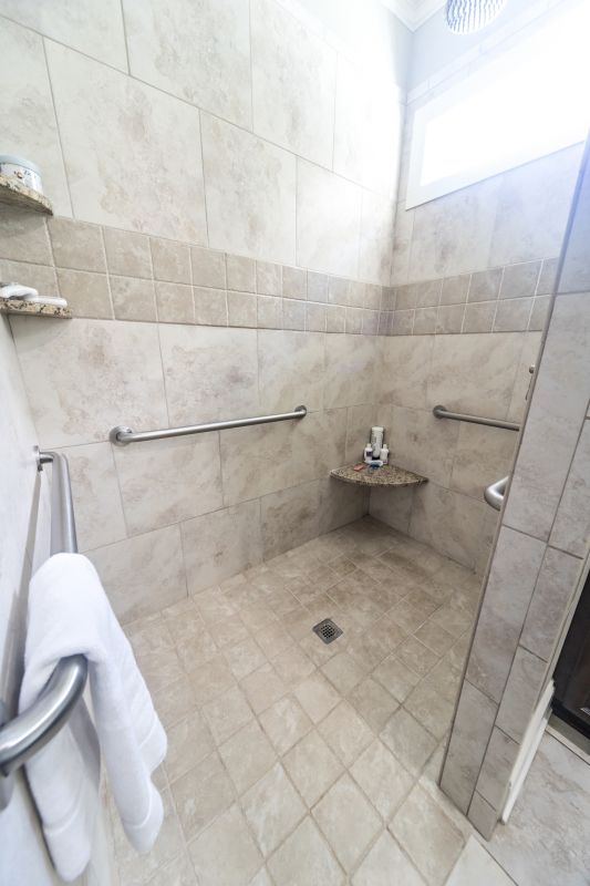 Shower with Built-in Niche for Storage